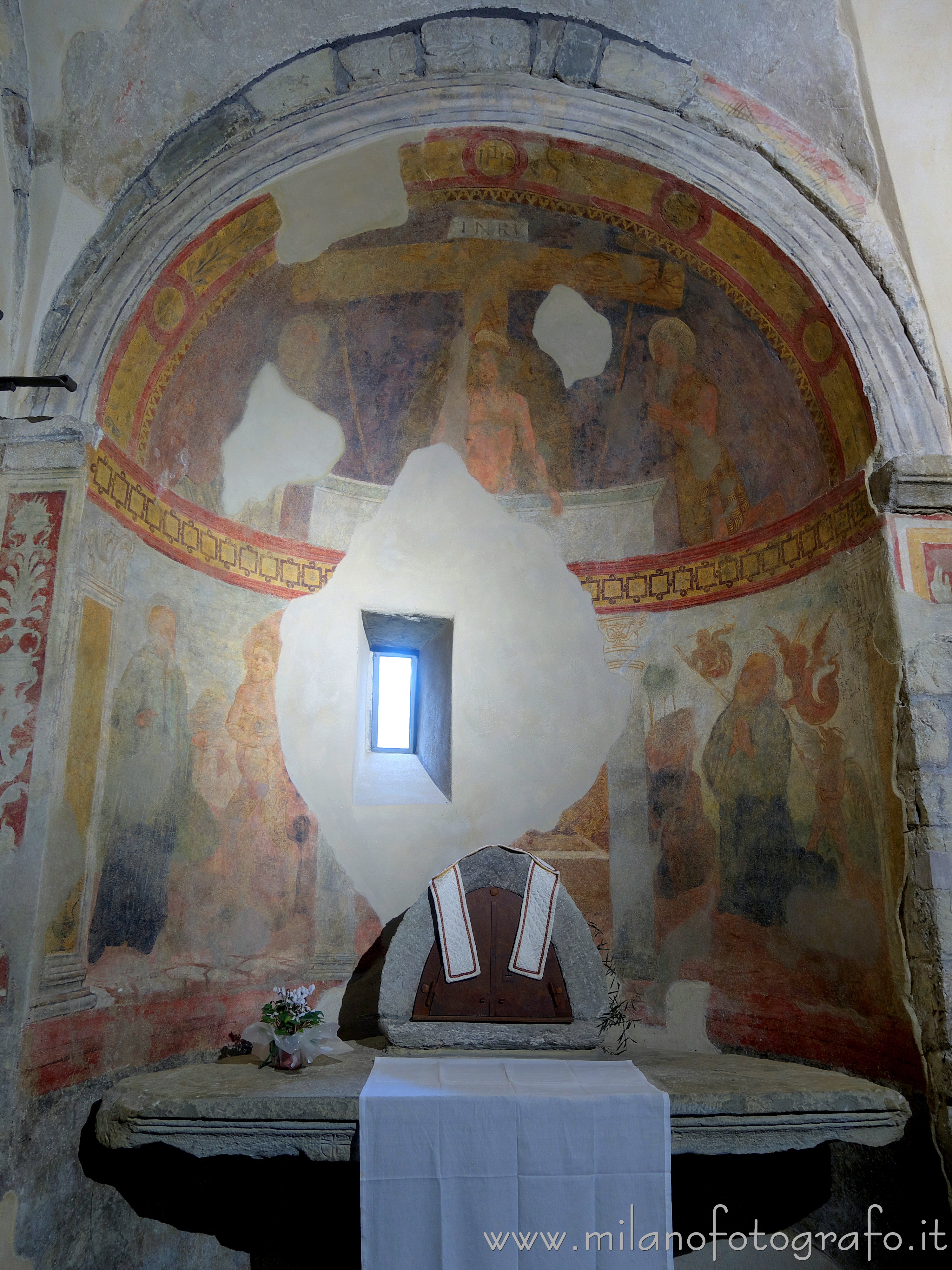 Sotto il Monte (Bergamo) - Abside sinistro dell'Abbazia di Sant'Egidio in Fontanella